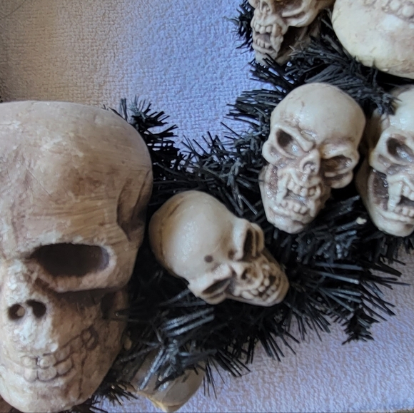 Skull Wreath Decoration Door Hanging TabletopCelebration Decor! Halloween goth - Picture 5 of 10